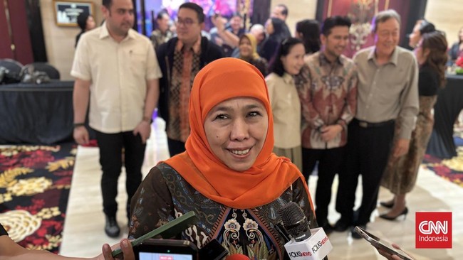 Gubernur Jawa Timur Khofifah Indar Parawansa dan Wakil Gubernur Jawa Timur Emil Elestianto Dardak memberikan apresiasi atas kehadiran The Trans Luxury Hotel Surabaya.Keduanya menilai keberadaan The Trans Luxury Hotel Surabaya akan mendorong pertumbuh