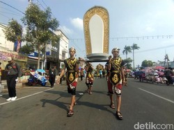 Meriahnya Pawai Budaya HUT Kemerdekaan Ke-81 RI di Nganjuk