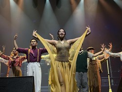 Aksi Akrobatik Naura Ayu hingga Tiba-tiba Hipdut di Showcase Cerita Penuh Cahaya