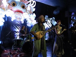 Lagu Bernada Kritik Atas Kondisi Indonesia Hibur Pengunjung Ubud Folkfest