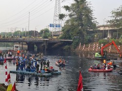 TNI-Polri dan Pemprov DKI Bersihkan Sungai Kalijodo Jelang HUT ke-81 RI