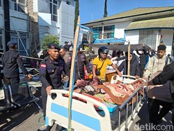 Polres Sikka dan Brimob Bangun Tenda Darurat di RSU Santo Gabriel Kewapante