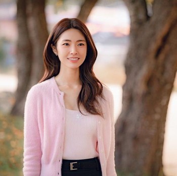 Profil Ha Young, Aktris Korea yang Curi Perhatian di Drakor Our Sticky Love
