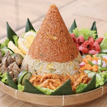 Anti-Mainstream, Ini Resep Nasi Goreng Tumpeng Merah Putih untuk Agustusan ala Chef Devina Hermawan