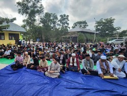 Santri Pangkalan Bun Salat Istisqo, Melangitkan Doa Meminta Hujan