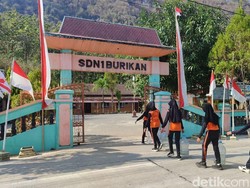 Siswa SD di Klaten Bawa Bekal Galon Isi Air gegara Toilet Terdampak Kemarau