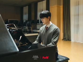 Kali ini, sang aktor berperan sebagai Kang Bi Oh, siswa nomor satu di Korea Arts High School dengan kemampuan bermain piano yang luar biasa./ Foto: tvN