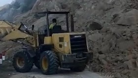 Tanah Longsor di Bajawa-Ende Bikin Jalan Putus Total