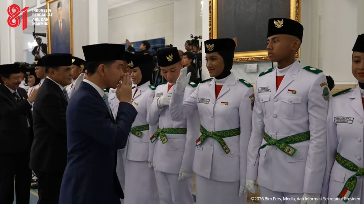 Gibran Kukuhkan 76 Anggota Paskibraka di Istana