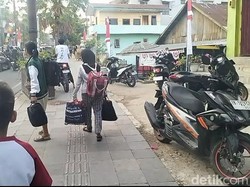 Warga Berbondong-bondong Tinggalkan Rumah Akibat Gempa Dahsyat NTT Pagi Ini