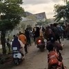 Warga Selayar mengevakuasi diri ke perbukitan akibat peringatan dini tsunami usai gempa M 7 mengguncang wilayah NTT. (Arsip Istimewa Via Detik)