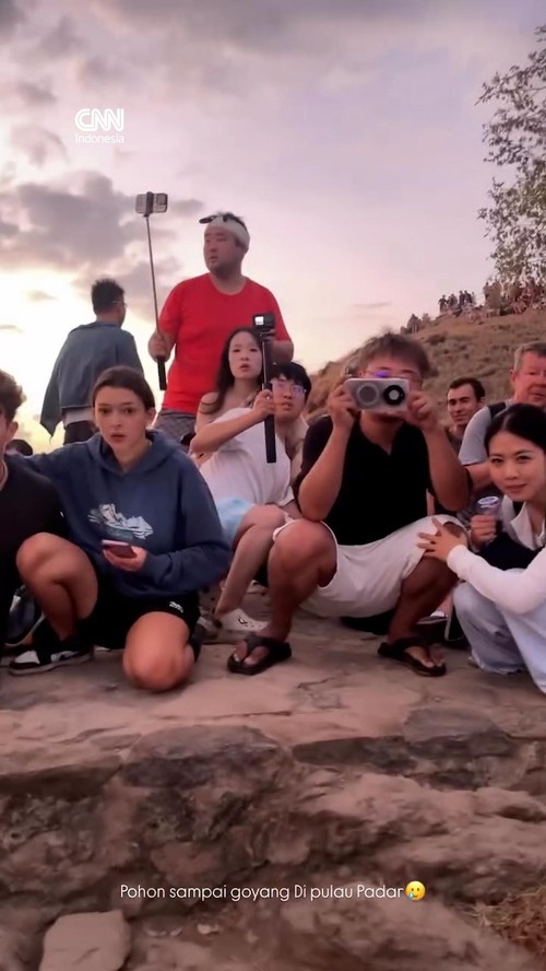 Wisatawan Panik Saat Gempa NTT Guncang Pulau Padar
