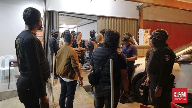 Bareskrim Polri melakukan penindakan tempat judi gelanggang permainan (Gelper) dan Kasino di Nagoya Game Zone, di Batam Kepulauan Riau (Kepri) Sabtu malam (15/8).