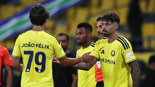 Soccer Football - Saudi Pro League - Al Nassr v Al Fateh - Al Awwal Park, Riyadh, Saudi Arabia - August 15, 2026 Al Nassr's Samu Costa comes on as a substitute to replace Joao Felix REUTERS/Hamad I Mohammed