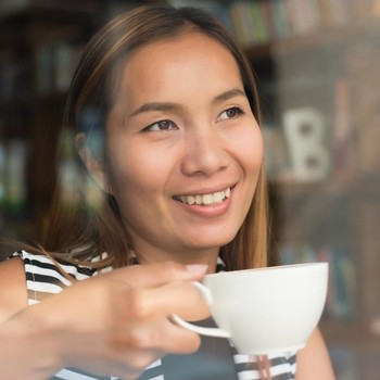 Tips Mencegah Gigi Kuning Akibat Makanan dan Minuman, Dentist Approved!
