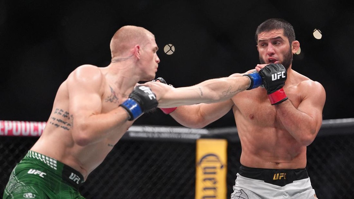 Aug 15, 2026; Philadelphia, Pennsylvania, USA; Islam Makhachev (red gloves) fights against Iah Machado Garry (blue gloves) in the welterweight title bout during UFC 330 at Xfinity Mobile Arena. Mandatory Credit: Kyle Ross-Imagn Images