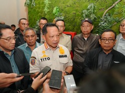 Tito Karnavian Tinjau NTT, Pastikan Penanganan Gempa Dipercepat