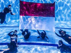 Sambut HUT RI ke-81, 15 Freediver Tarakan Kibarkan Merah Putih di Dasar Kolam