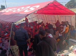 Melanie Subono Gas Kirim Bantuan kepada Korban Gempa NTT