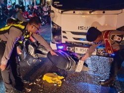 Lansia Tewas Tertabrak Truk Saat Menyeberang Jalan di Batang