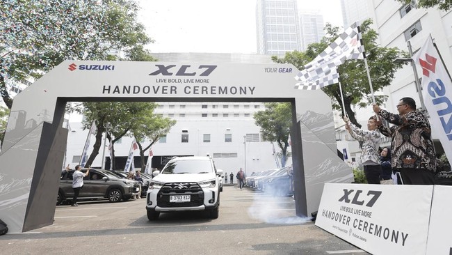 PT Suzuki Indomobil Sales (SIS) resmi memulai penyerahan perdana Suzuki XL7 kepada pelanggan di Indonesia pada tanggal 15 Agustus 2026, setelah peluncurannya 29 Juli 2026 lalu.