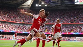 Soccer Football - FA Community Shield - Arsenal v Manchester City - Principality Stadium, Cardiff, Wales, Britain - August 16, 2026 Arsenal's Martin Odegaard celebrates scoring their third goal with Kai Havertz REUTERS/Chris Radburn