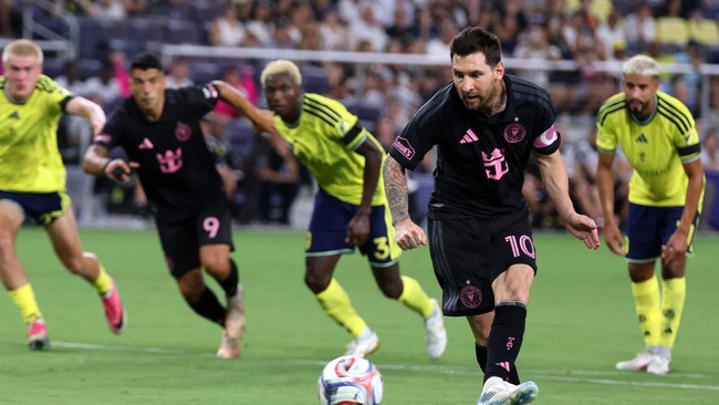 Aug 15, 2026; Nashville, Tennessee, USA; Inter Miami CF forward  Lionel Messi (10) shoots a penalty kick but does not score during the first half against Nashville SC at Geodis Park. Mandatory Credit: Alan Poizner-Imagn Images