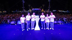 Peluncuran logo HUT ke-70 tahun Astra dengan tema "Berkarya dan Tumbuh Bersama Indonesia Sabtu (15/8) di Alun-Alun Astra, Plaza Parkir Timur GBK.