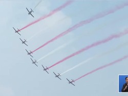 Meriah! Pesawat Tempur dan Heli TNI-Polri Flypass di Langit Istana