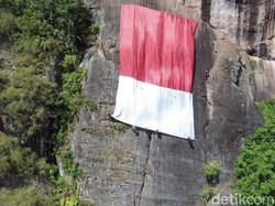 HUT Ke-81 RI, Bendera Raksasa Berkibar di Tebing Lembah Harau Sumbar