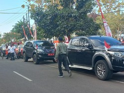 Edi Endi Kerahkan 40 Kendaraan Dinas untuk Distribusi Bantuan Korban Gempa