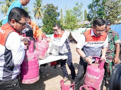 Dirut Pertamina Salurkan Bantuan & Pimpin Upacara HUT Ke-81 RI di Flores