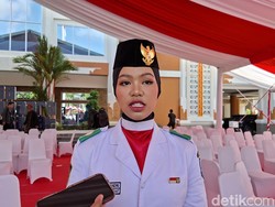 Gagal Seleksi Nasional, Putri Bangkit Jadi Pembawa Baki Paskibraka NTB