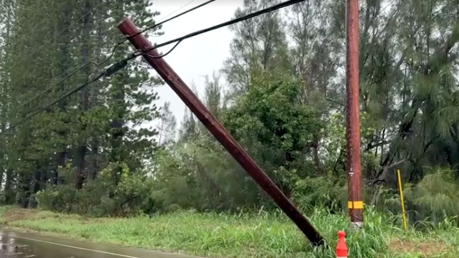 Hawaii mengalami pemadaman pada tengah hari Minggu (16 Agustus) setelah Badai Lala melintasi wilayah Big Island sebelum kekuatannya menurun menjadi angin besar tropis. (REUTERS)