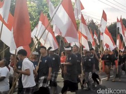 Gema Baleganjur dan Lautan Api Iringi Merah Putih di Mengwi