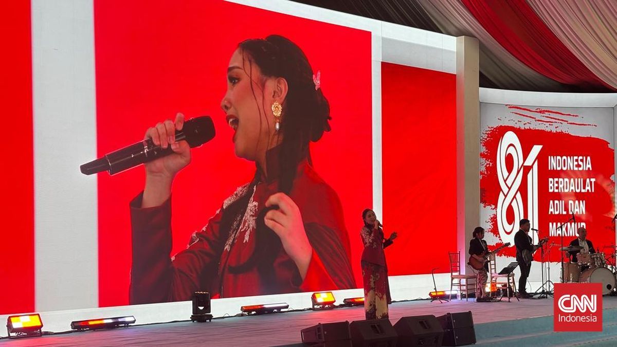 Keturunan WR Soepratman Nyanyikan 'Indonesia Pusaka' di Istana
