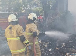 Asap Hitam Terlihat hingga Tol Waru Ternyata Kebakaran Lahan di Benowo