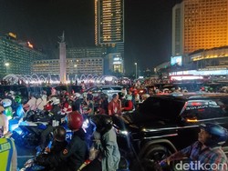 Video: Bundaran HI Kembali Dibuka, Warga Masih Padati Lokasi