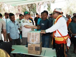 Mendagri Salurkan Tali Asih untuk Ahli Waris Korban Meninggal Gempa NTT