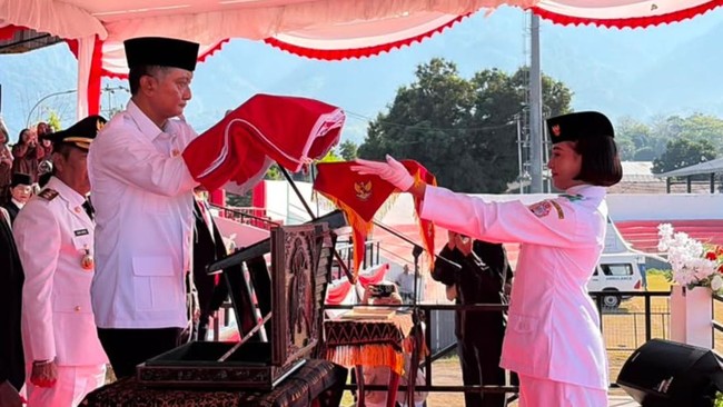 Tinjau Kawasan Gempa NTT, Menteri PU Dody Pimpin Upacara di Ende