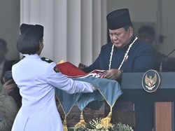 Upacara Penurunan Bendera HUT RI ke-81 Jam Berapa? Ini Jadwalnya