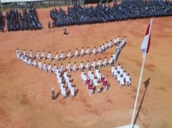 Paskibra Tana Toraja Bentuk Formasi Rumah Adat Tongkonan Saat Upacara HUT RI