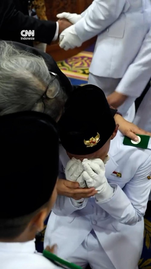 Paskibraka Larut dalam Haru Usai Kibarkan Merah Putih di HUT RI ke-81