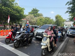 Saat Pemotor Probolinggo Berhenti Sejenak Hormati Detik-Detik Proklamasi