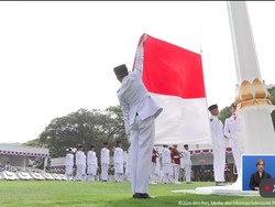 Detik-detik Pengibaran Bendera Merah Putih Saat Upacara HUT Ke-81 RI di Istana