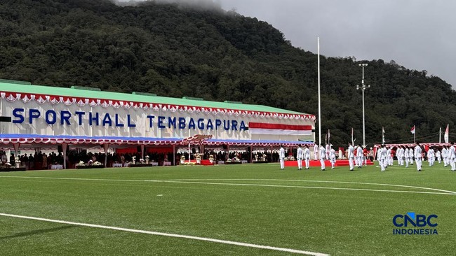 Pimpin Upacara HUT Ke-81 RI, Bos Freeport Kenang Korban Longsor
