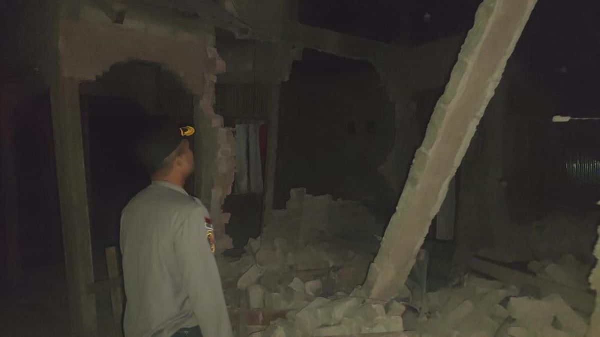Polisi Sikka Berhasil Tembus Desa Terisolasi yang Terdampak Gempa NTT