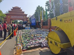 15 Ribu Botol Miras Hasil Sitaan 3 Bulan di Bogor Dimusnahkan