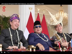 Momen Prabowo Diapit Jokowi dan Gibran Ngobrol saat Upacara HUT RI di Istana