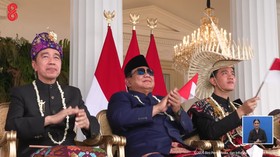Prabowo , Jokowi , Gibran duduk berdampingan lihat aksi jet tempur di Upacara Peringatan Detik-Detik Proklamasi, Istana Merdeka, 17 Agustus 2026